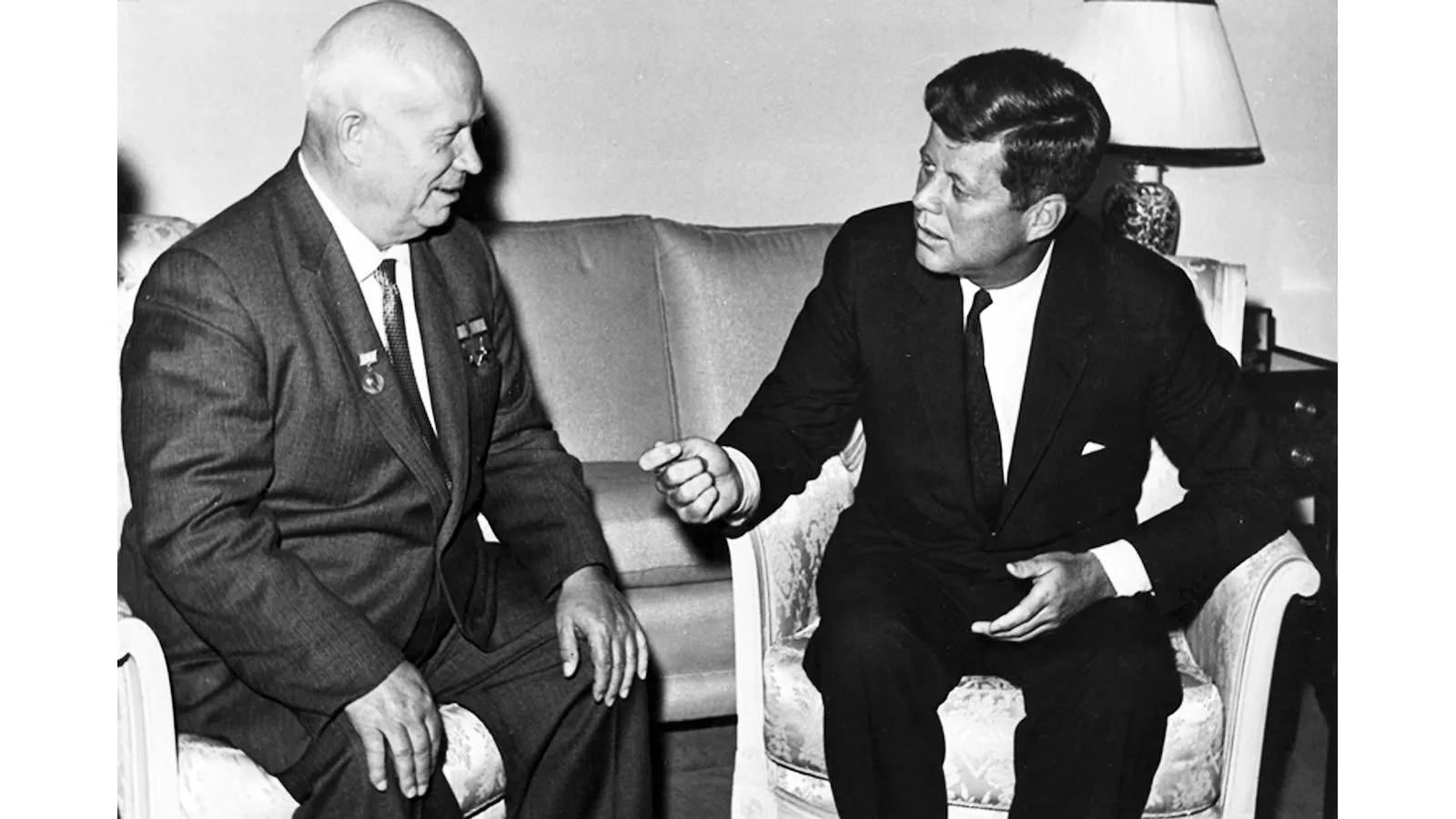 Джон Кеннеди и Никита Хрущев на встрече в Вене, 1961 год