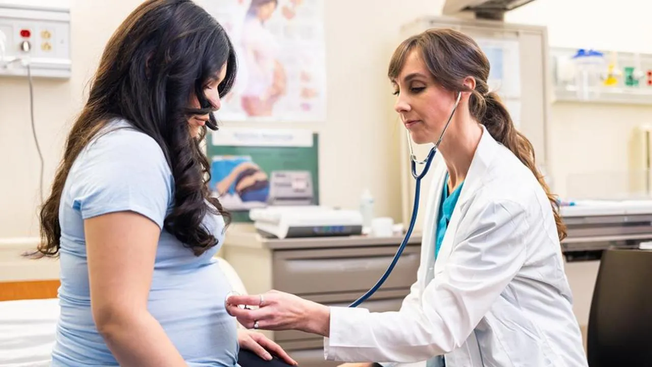 istockphoto.com/adamkaz