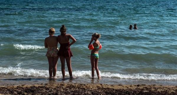 Женщины устроили массовую драку на пляже в Одессе из-за песни на русском языке