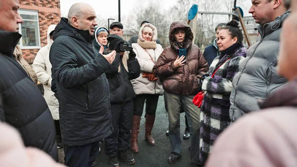 Глава округа Сергей Джеглав на встрече с жителями ул. Пушкина. Фото: администрация городского округа Лосино-Петровский