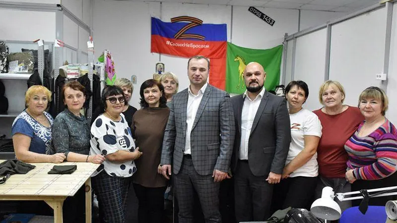 В Бронницах волонтеры шьют тактические носилки для СВО