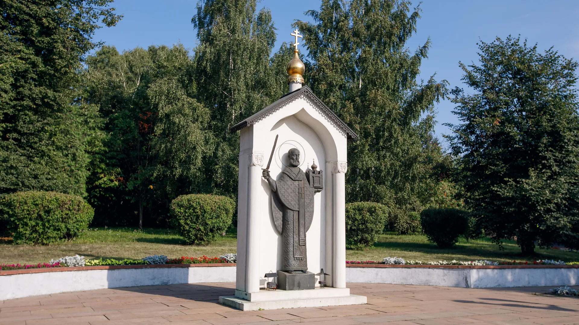 Дзержинский. Памятник Святителю Николаю