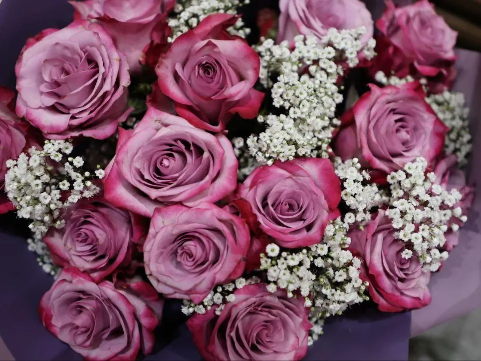 Цветы в цехах и подарки у станков: активисты «Молодой Гвардии Единой России» поздравили сотрудниц Подмосковья