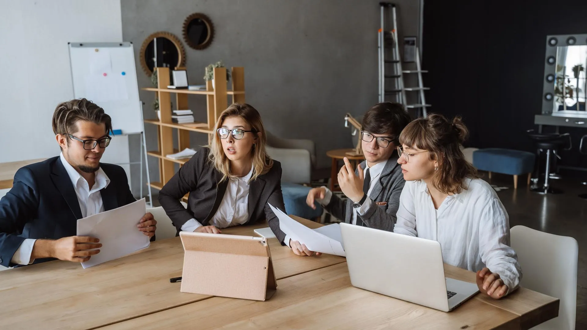 Карьерный консультант Валинуров пояснил влияние ограничения сверхурочных часов на найм