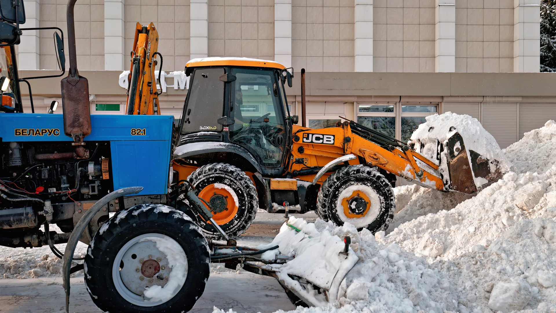 Снегопад в Раменском: дорожные службы перешли на круглосуточный график