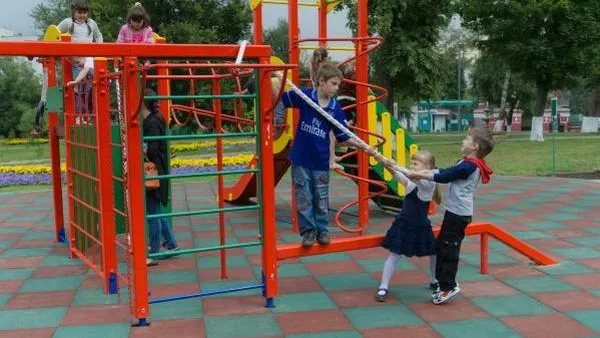 Крупную детскую площадку построили в Бронницах