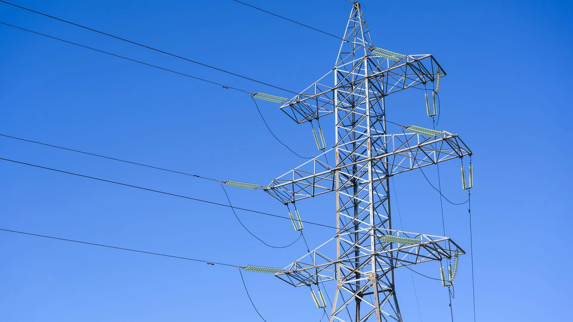 Энергетики Рязанской области восстанавливают сети после ледяного циклона