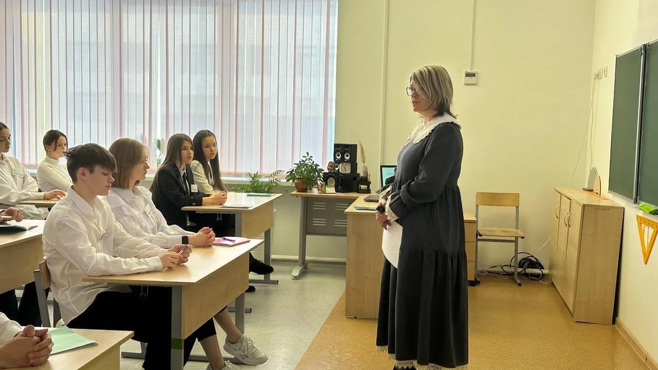 Почти сорок тысяч учителей в Подмосковье получают доплату за классное руководство