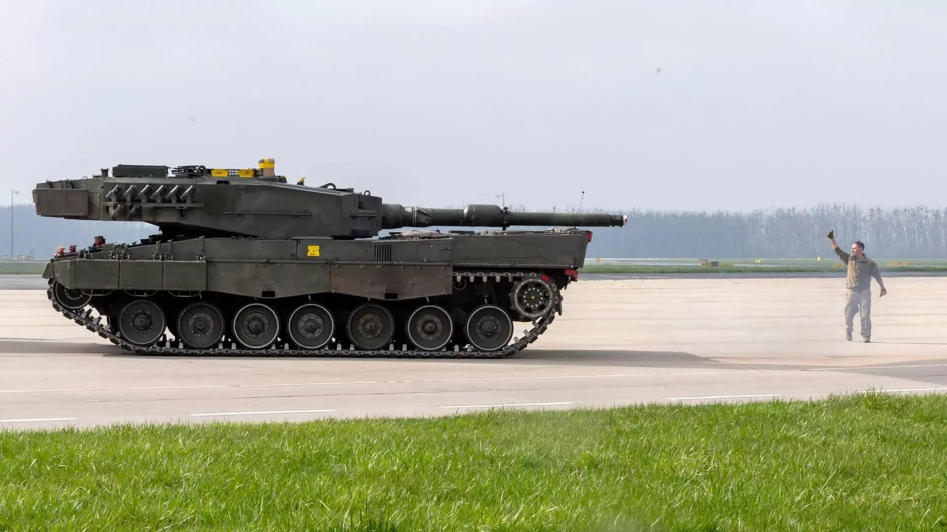 Герой России Сайфуллин: хваленый танк Leopard прекрасно разлетается на минах во все стороны