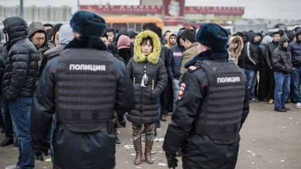 Силовики продолжают спецоперацию по выявлению нелегальных мигрантов в Москве