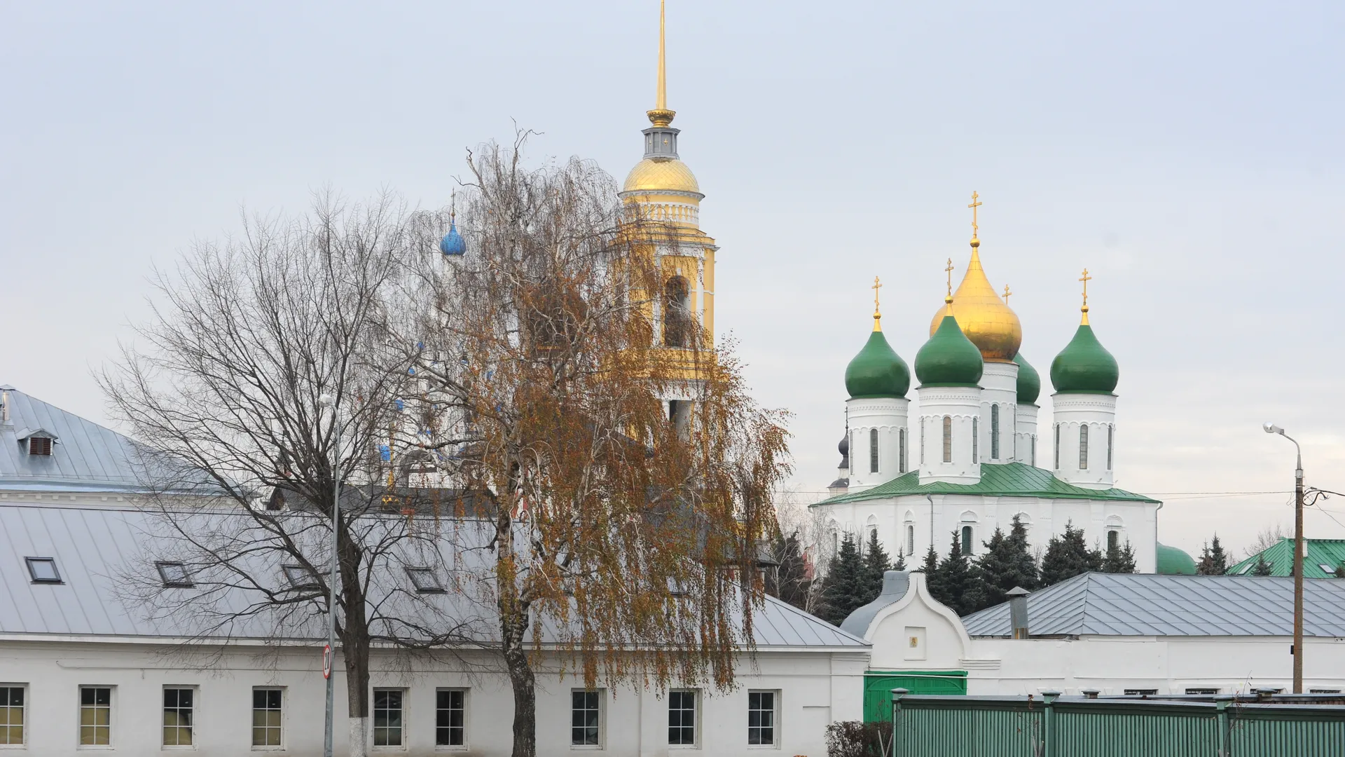 Вид на Успенский собор в Коломне