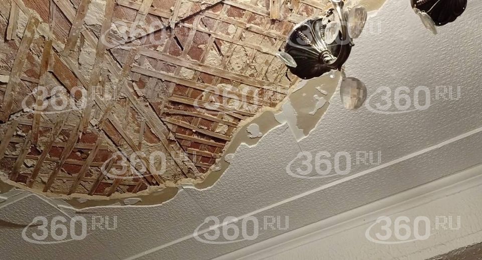 В доме на северо-западе Москвы обрушилась часть потолка
