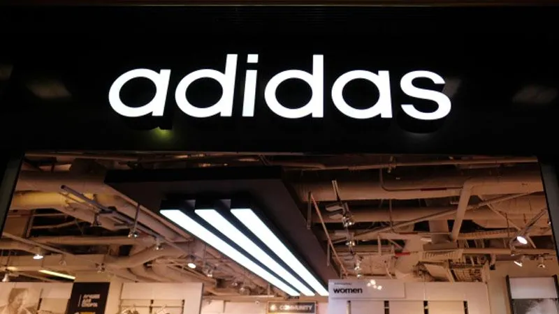 Фирма Adidas извинилась за бестактность