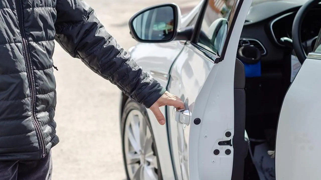 istockphoto.com/nkeskin