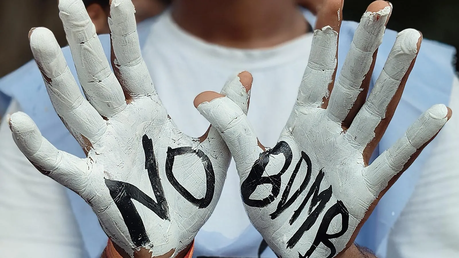 Руки протестующего против ядерного оружия. Ashish Vaishnav