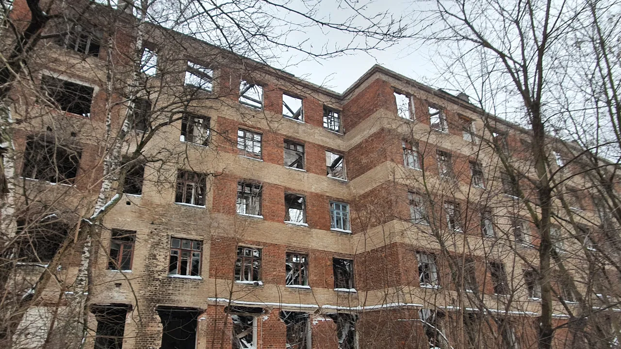 В подмосковной Электростали снесли аварийный многоквартирный  дом