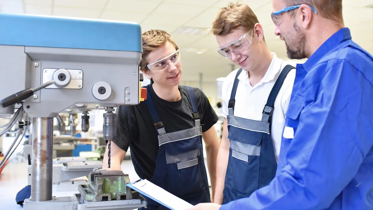 istockphoto.com/industryview