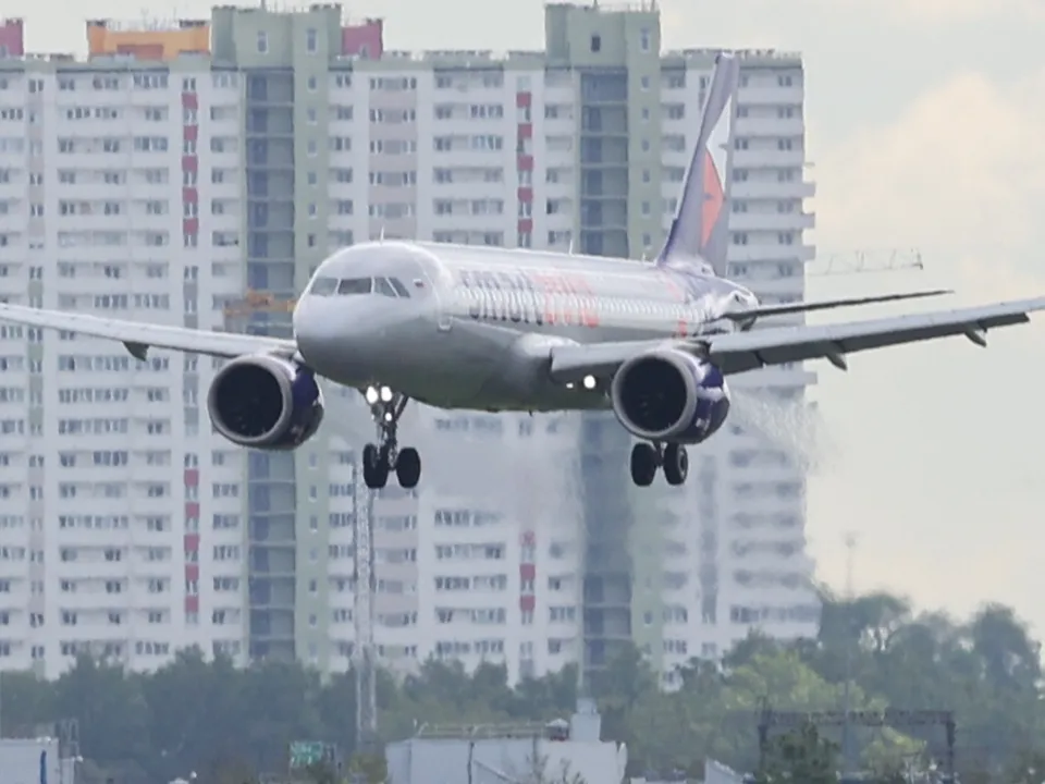 «В режиме повышенной опасности»: военный эксперт рассказал, как защищены от вражеских дронов наши аэропорты