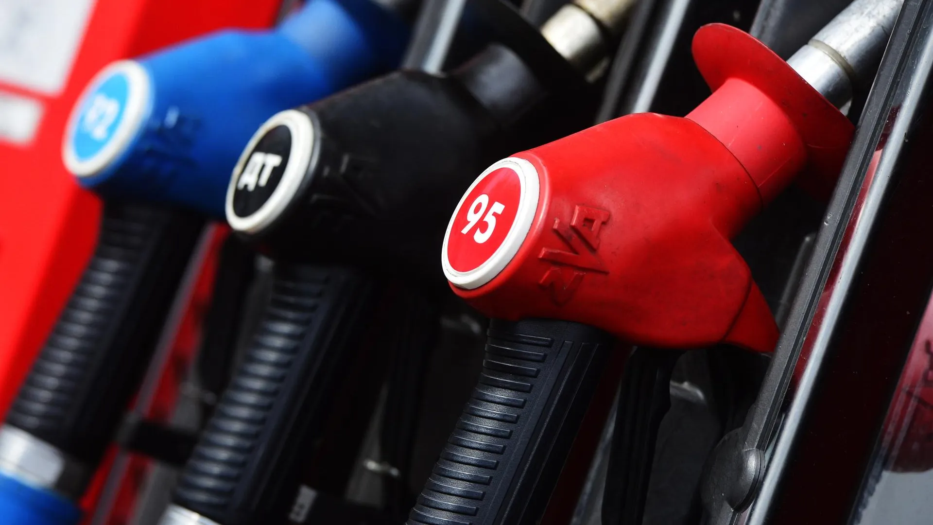 Аналитик Баженов объяснил резкий рост цен на бензин в России