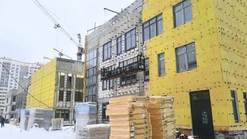 Новая школа в Ленинском округе готова уже наполовину