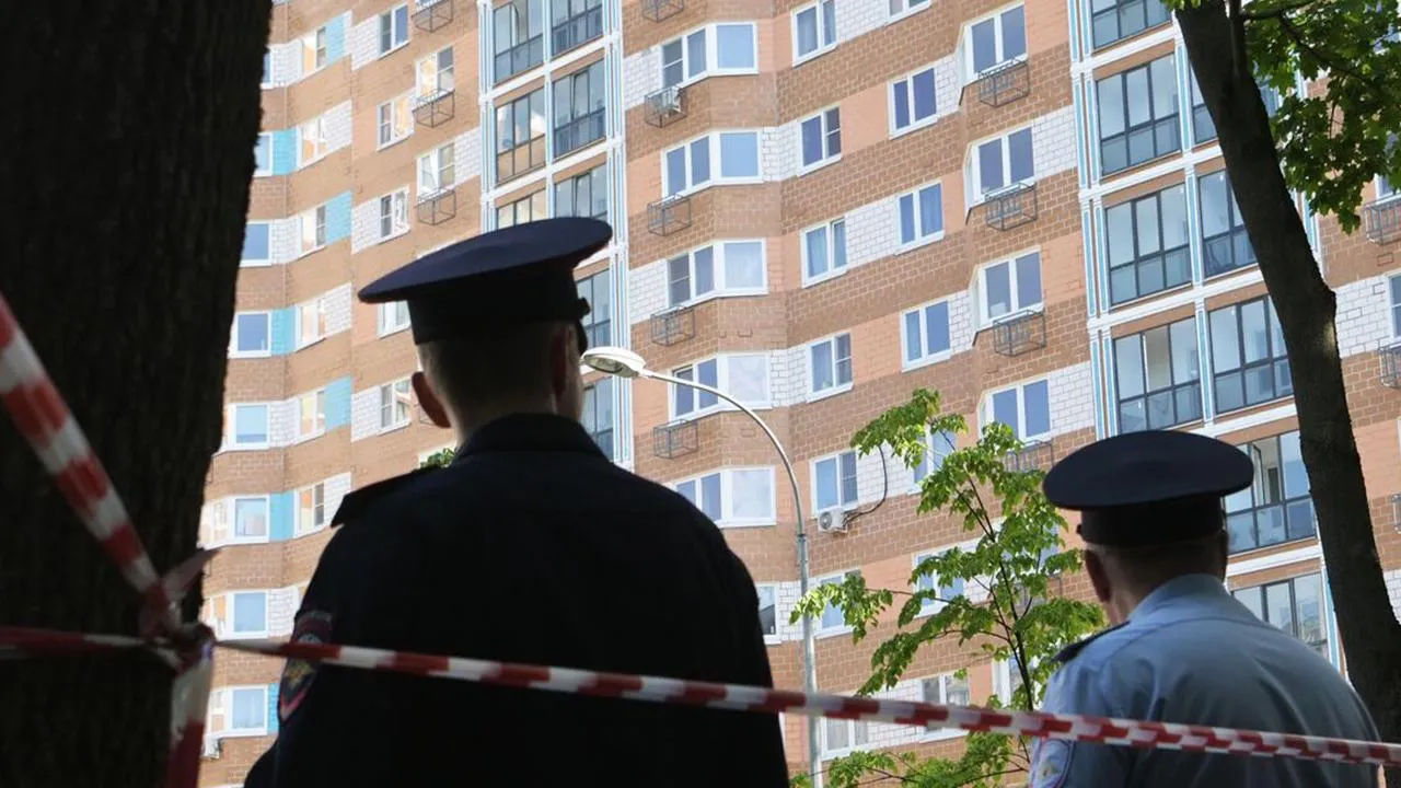 «Я бы для таких смертную казнь вернул»: россияне осудили няню и ее собутыльника, который чуть не убил ребенка