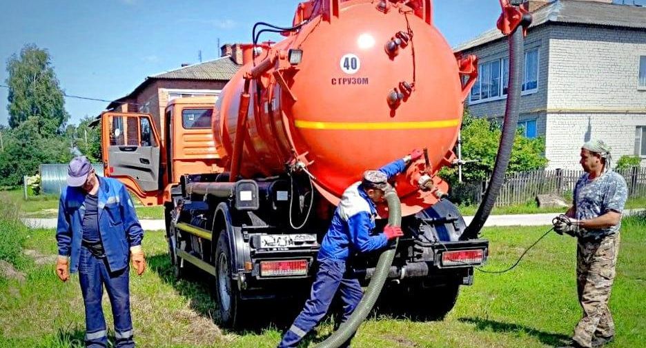 Коммунальные службы устранили 300 засоров на сетях водоотведения за неделю