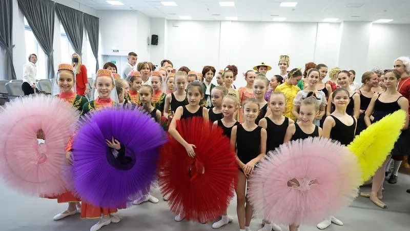 Балет - тяжелая работа. Воробьев проверил новую хореографическую школу в Красногорске