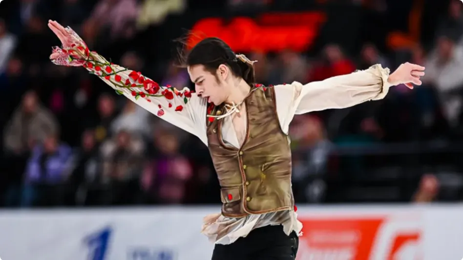 Фанаты Гуменника собрались в Пулково, ожидая возвращения фигуриста с Олимпиады