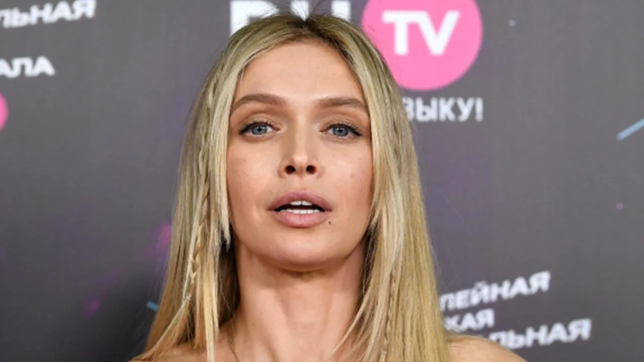Брежнева показала в соцсетях результат теста на ВИЧ с одной полоской