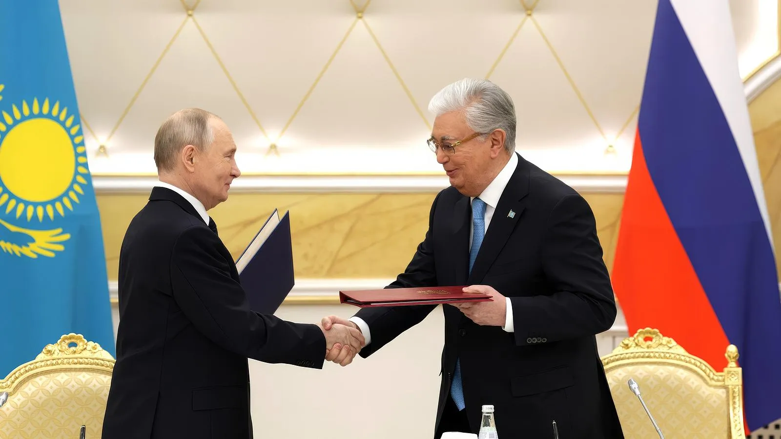 Президенты Казахстана и России Касым-Жомартом Токаев и Владимир Путин. Gavriil Grigorov/Kremlin Pool