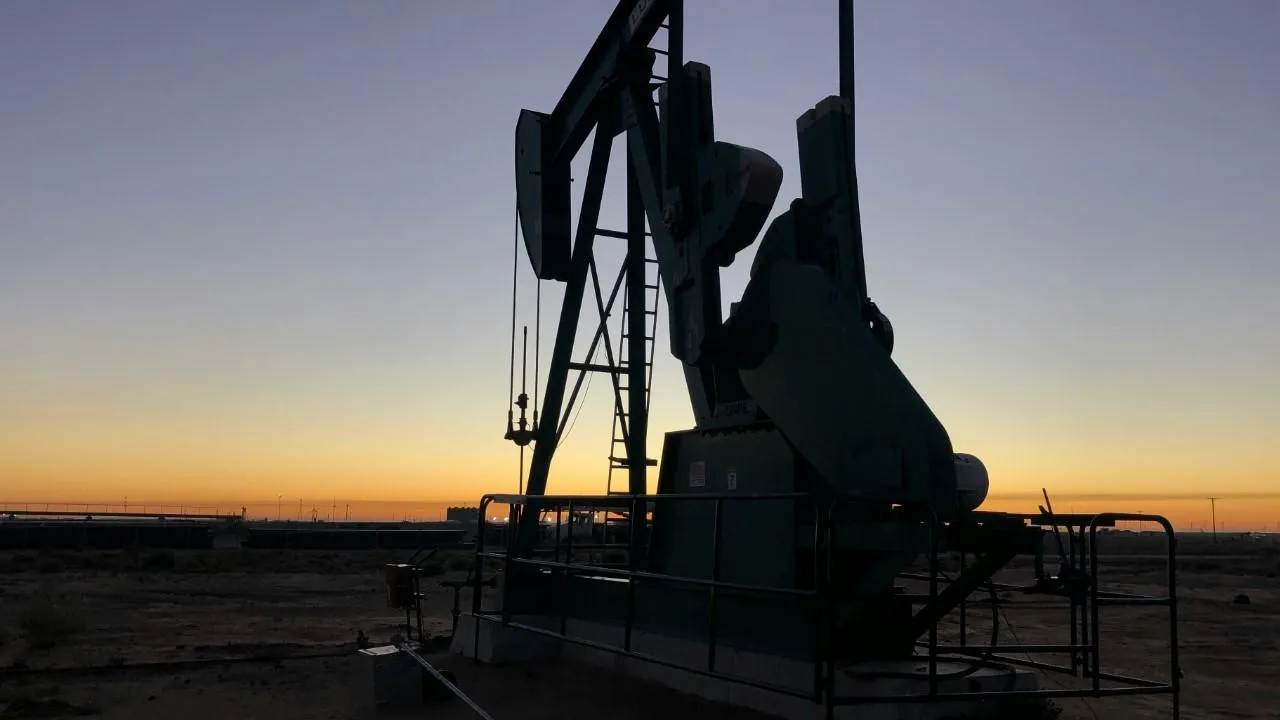 Bloomberg узнало о планах G7 пересмотреть потолок цен на российскую нефть