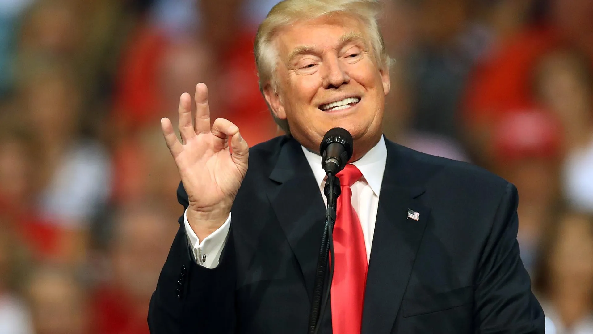 Узнав про падение Байдена в академии ВВС США, Трамп поморщился и посоветовал ему ходить на цыпочках