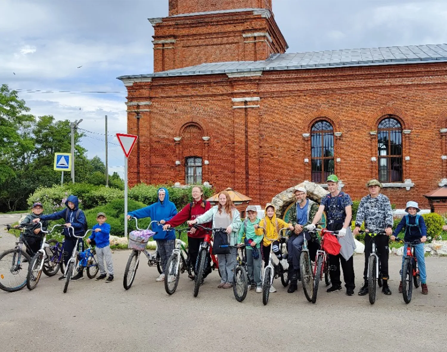 Фото: Успенский храм деревни Рожново