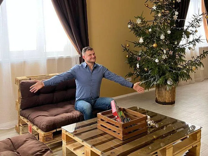 Жить в домике, доить коров, варить сыры: Олег Сирота приглашает на курс «Стань колхозником»