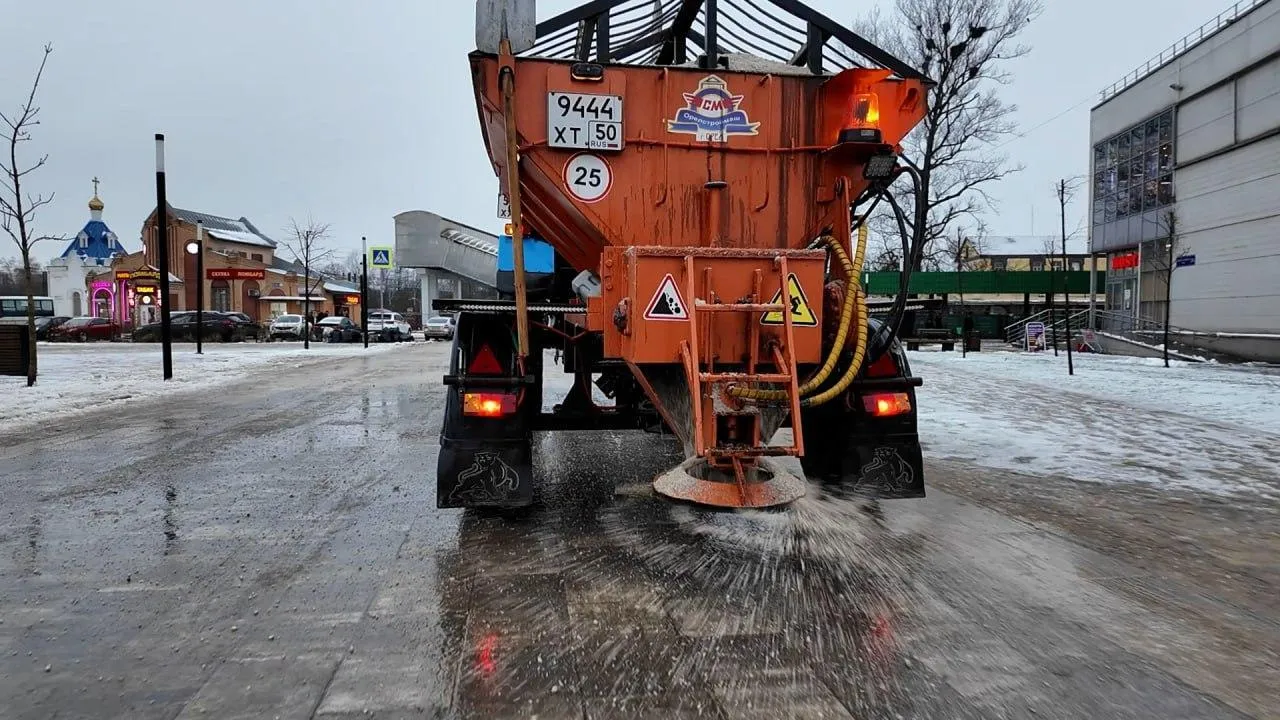 Клинские коммунальщики получили новое оборудование для уборки территорий в зимний период