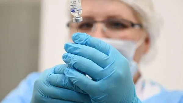 Важно прививать пожилых. Губернатор напомнил о вакцинации от COVID-19 в Подмосковье