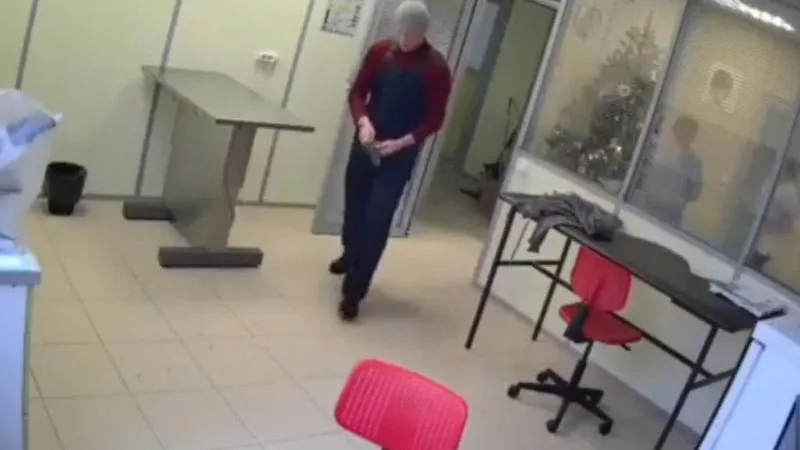Пострадавшего от укуса бешеной собаки в Раменском районе доставили в больницу