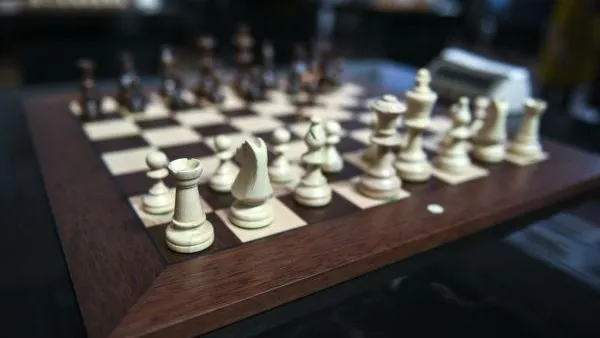 Школьников Подмосковья научат играть в шахматы