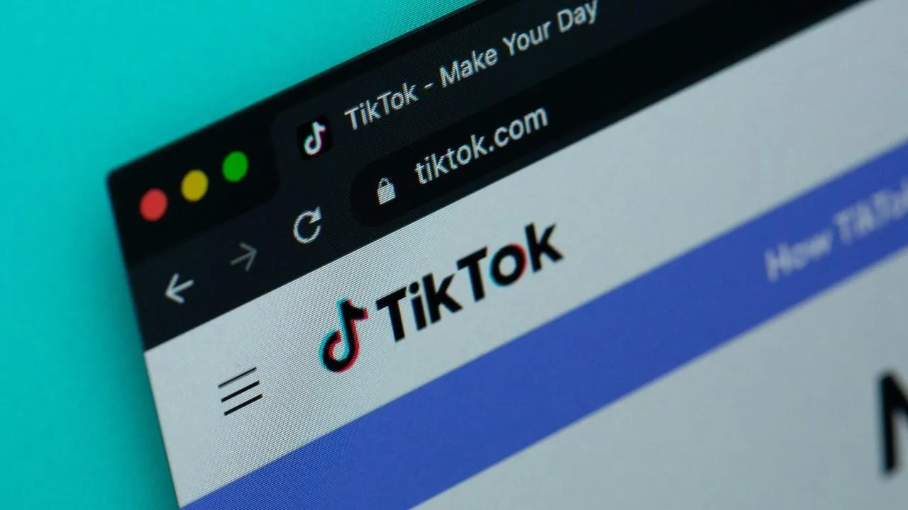 В РКН сообщили, что TikTok работает в России «как обычно»