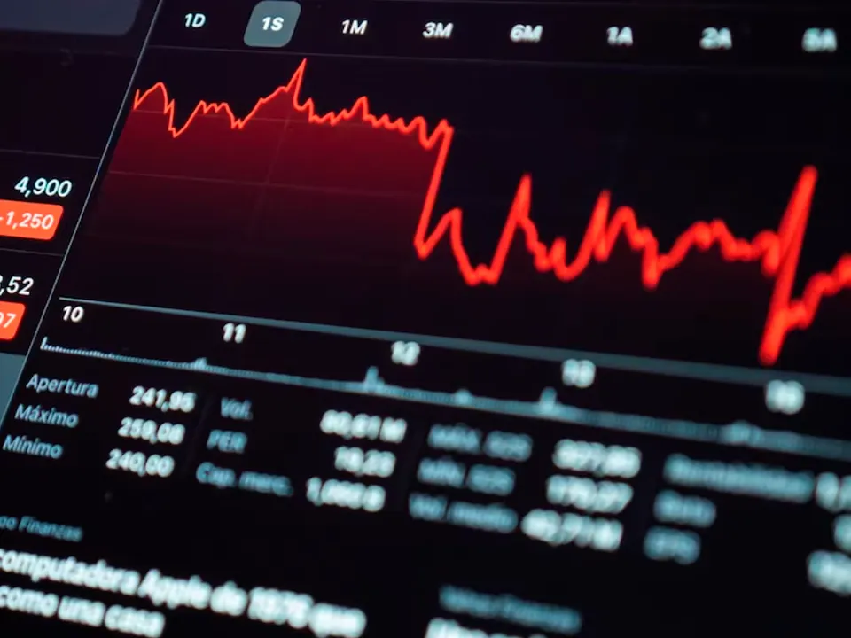 Большая зарплата и частые покупки: выяснилось, почему растут цены