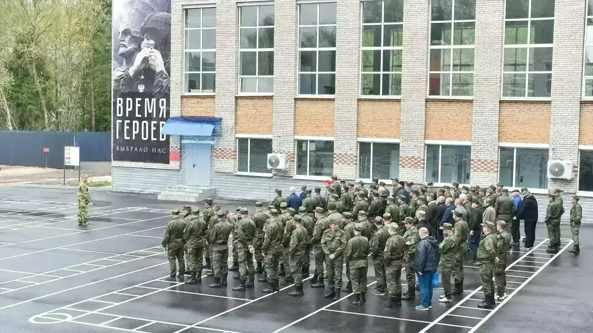 Набор добровольцев на службу по контракту продолжают осуществлять в Подмосковье