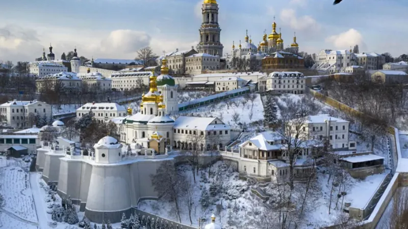 Священников УПЦ выгонят из Почаевской Успенской лавры