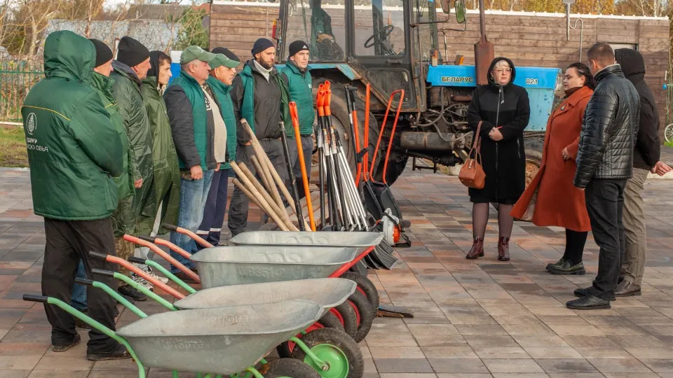 Смотр коммунальной техники в парке «Ривьера» Фото: пресс-служба Администрации Можайского г.о.