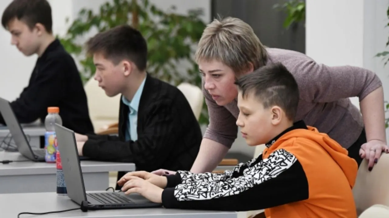 Дети научатся искать снежных барсов на «Уроке цифры»