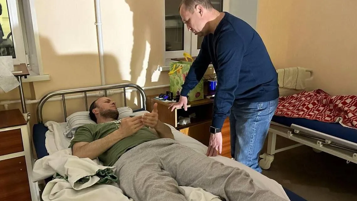 Глава Воскресенска Алексей Малкин посетил пострадавших в результате падения лифта