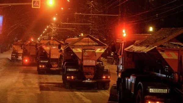 На дороги Подмосковья вывели 300 единиц спецтехники для уборки снега