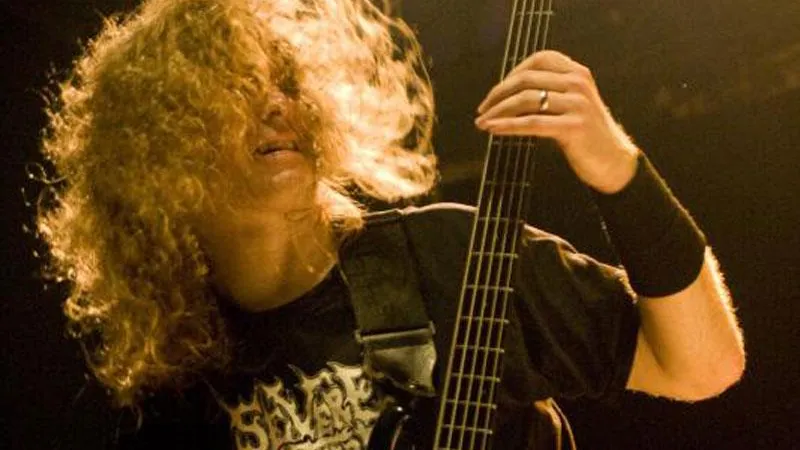 Новый вид гигантских червей назвали в честь басиста Cannibal Corpse