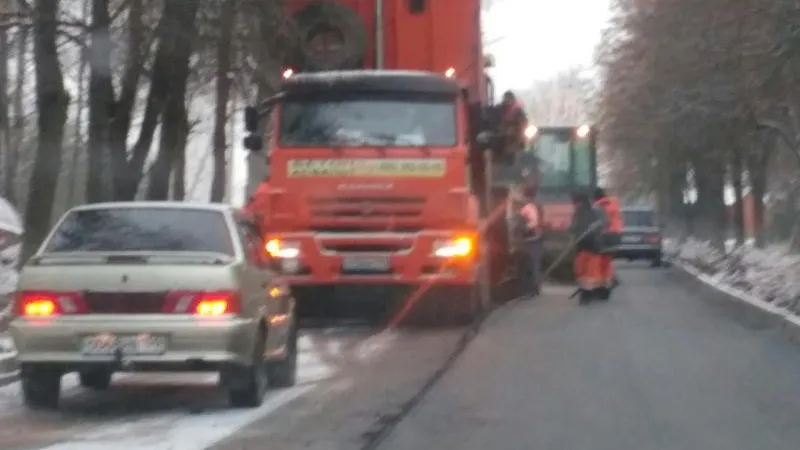 Клинчане подловили дорожников на укладке асфальта в снег