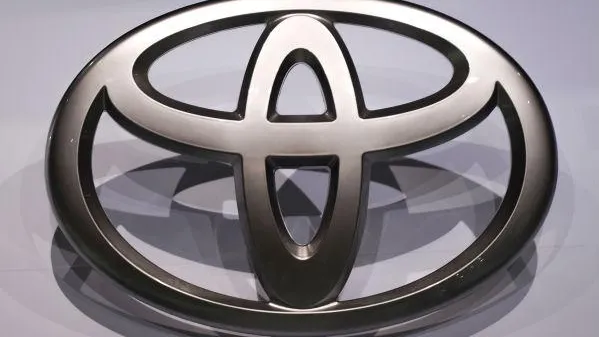 Более 6 млн автомобилей отзовет Toyota из-за проблем со стеклоподъемником