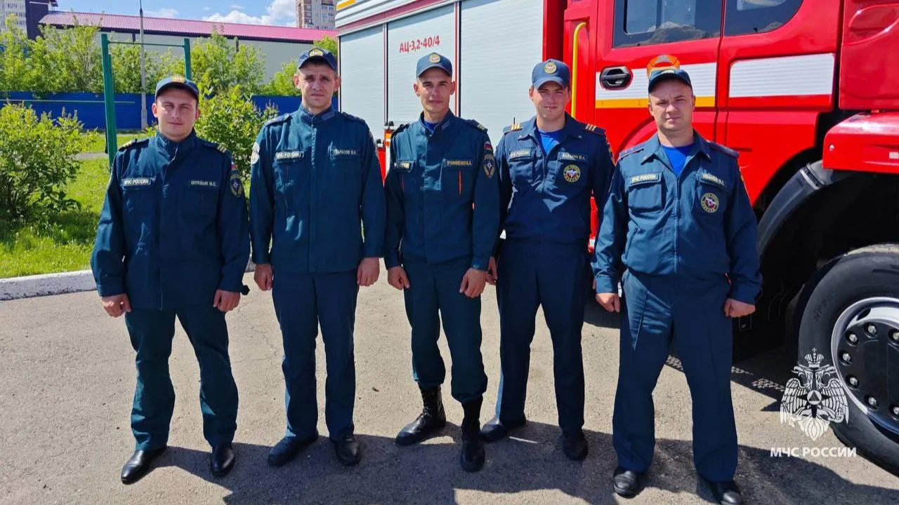 В Красноярске пожарные спасли двух детей, запертых в квартире